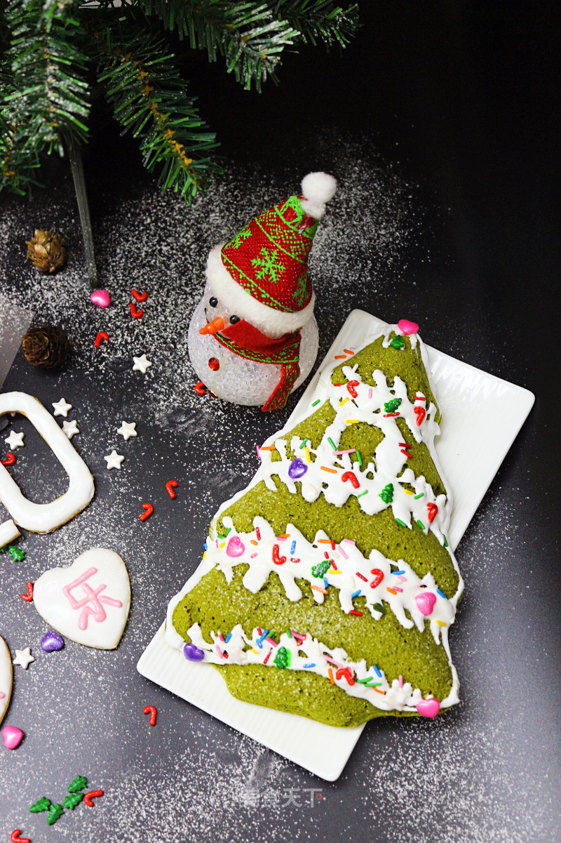 Hot Noodle Matcha Sponge Cake Christmas Tree recipe