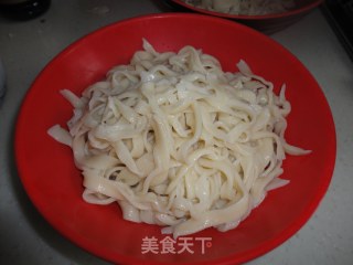 Cold Noodles with Toon Sesame Sauce recipe