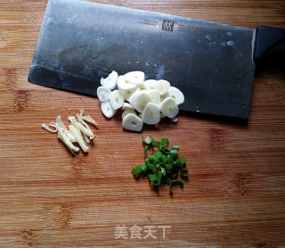 Stir-fried Krill with Garlic Sprouts recipe