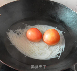 Boiled Rice Noodles with Tomato Lean Pork recipe