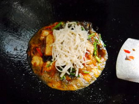 Stewed Tofu with Enoki Mushroom recipe