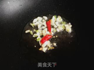 Stir-fried Jelly with Garlic Sprouts recipe