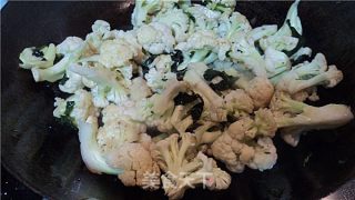 Stir-fried Cauliflower with Perilla recipe