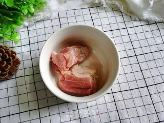 Recipe for Clearing The Lung, Resolving Phlegm and Relieving Cough-dendrobium Ophiopogon Pig Zhan Soup recipe