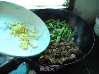 Fried Duck with String Beans recipe