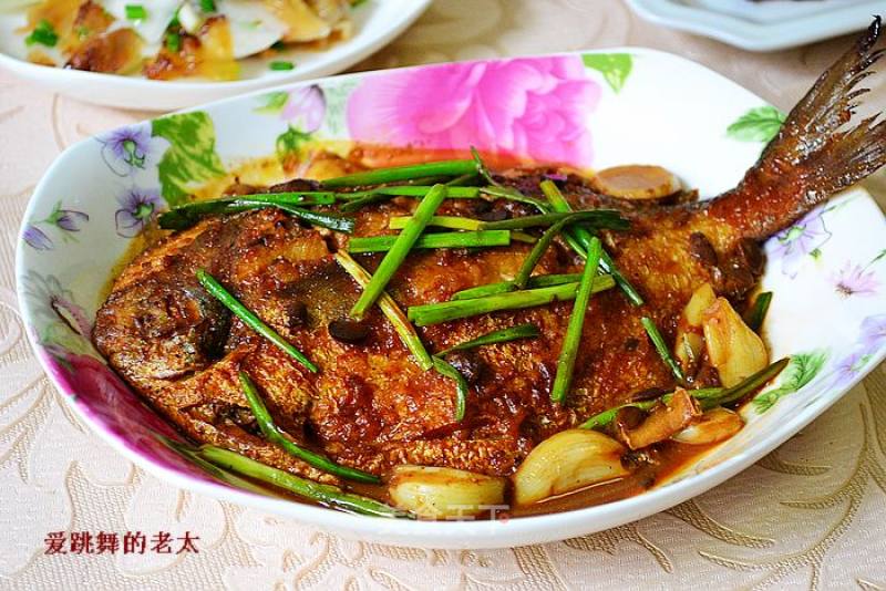 Spicy Pomfret with Garlic Bean Sauce recipe