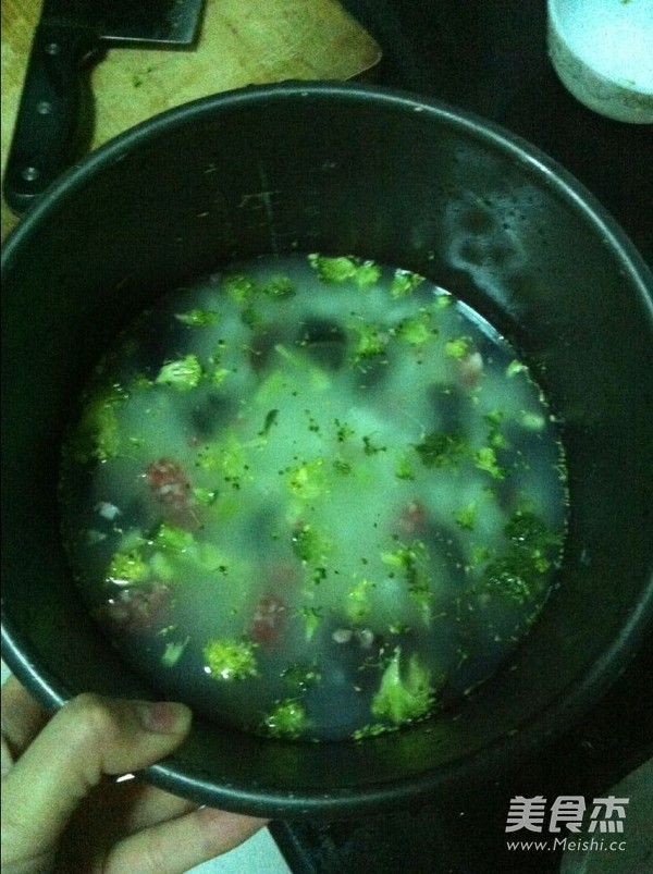 Broccoli Preserved Egg and Lean Meat Porridge recipe