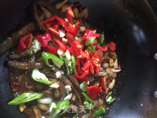 Stir-fried Loach with Buckwheat Head recipe