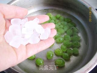 Stewed White Fungus with Grapes recipe