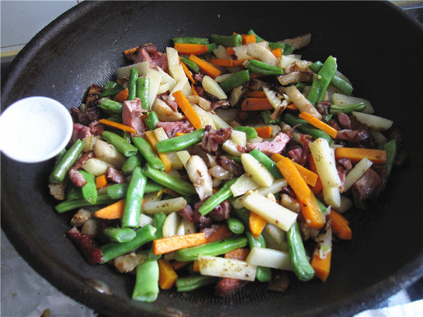 Sauce Braised Duck Strips with Mixed Vegetables recipe