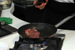 Pan-fried Black Pepper Steak recipe