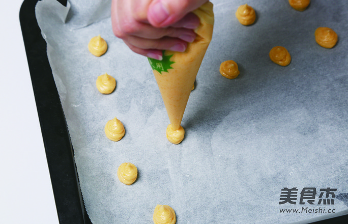 Pineapple and Egg Flavored Small Biscuits recipe