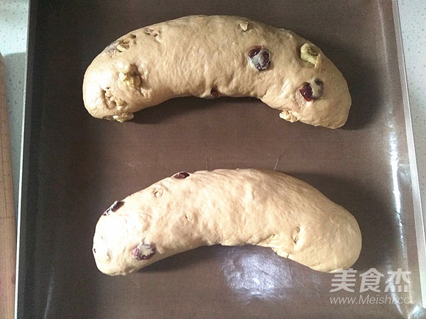 Cranberry Walnut Soft European Buns recipe