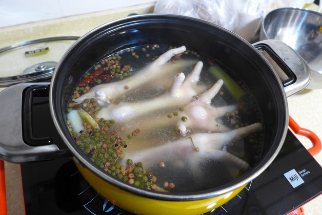 Pickled Pepper Chicken Feet recipe