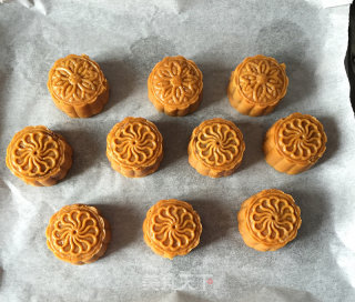 Cantonese Bean Paste Mooncake recipe