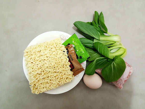 Dry Noodles with Shredded Pork and Green Vegetables#中卓炸酱面# recipe