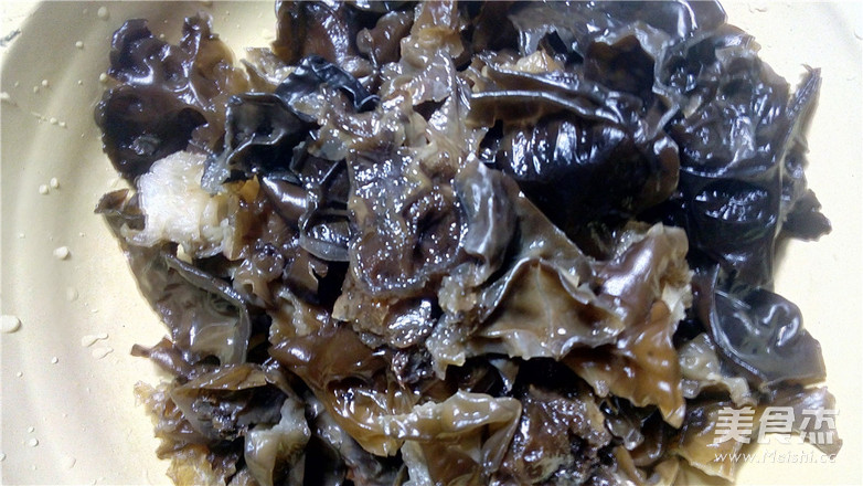 Stir-fried Cabbage with Fungus recipe