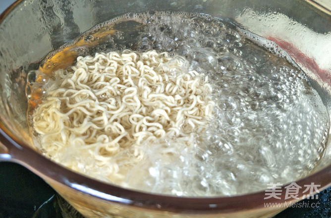 Spicy Stir-fried Garlic Noodles recipe