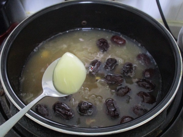 Gorgon, Lotus Seed and Tremella Soup recipe