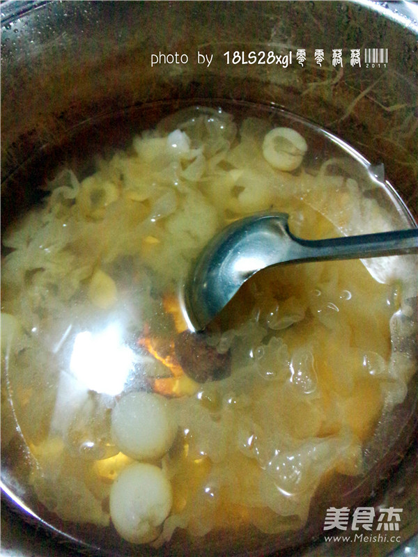 Longan, Red Date and White Fungus Soup recipe