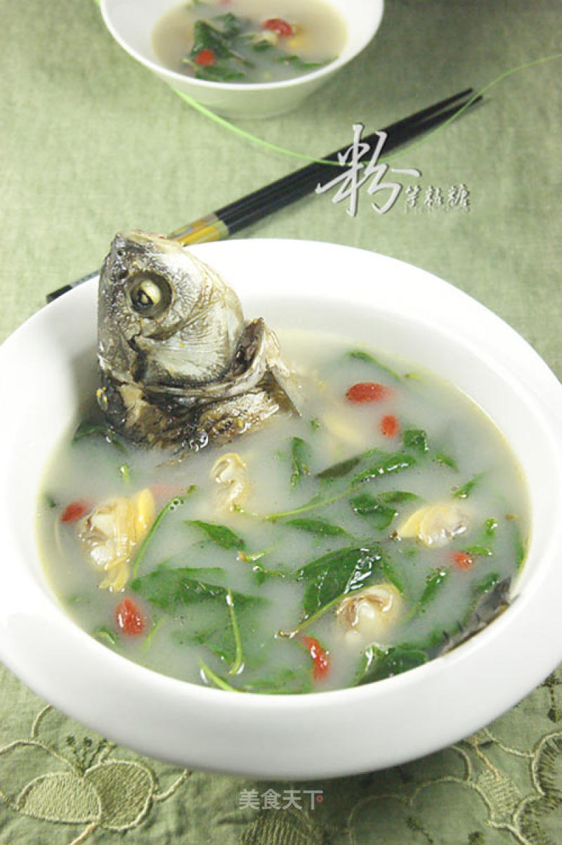 Crucian Carp, Clam, Wolfberry Leaf Soup recipe