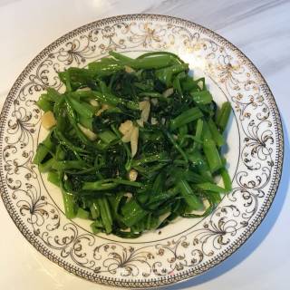 Stir-fried Water Spinach with Garlic recipe