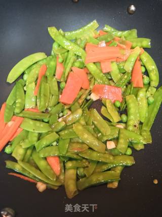 Stir-fried Snow Peas with Carrots recipe