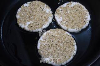 Sesame Glutinous Rice Cake recipe