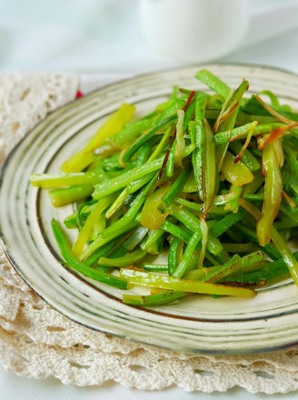 Stir-fried Loofah Skin with Green Pepper recipe