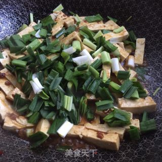 Stir-fried Tofu with Green Garlic recipe