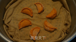 Steamed Dumplings with Carrot Hot Noodles recipe