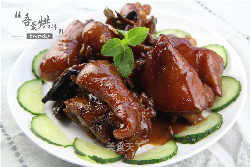 Beautiful Meet-braised Pig's Trotters recipe