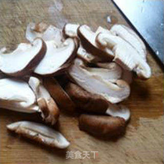 Stir-fried Pagoda with Zizania and Shiitake Mushroom recipe