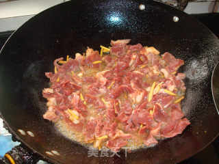 Stir-fried Pork Heart with Leek Flower recipe