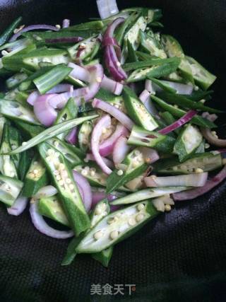Scrambled Eggs with Onion and Okra recipe