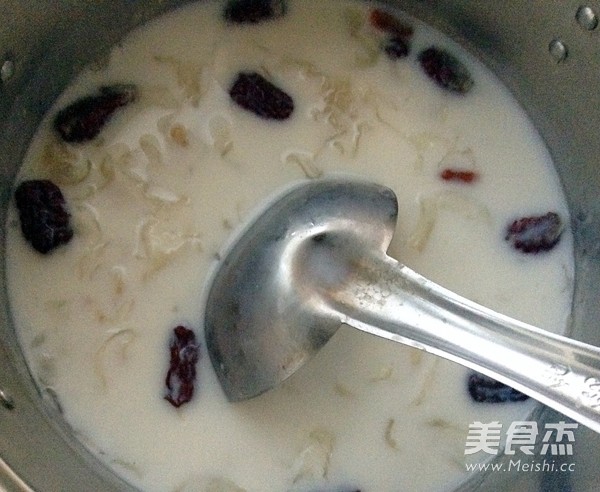 Tremella Oat Milk Soup recipe