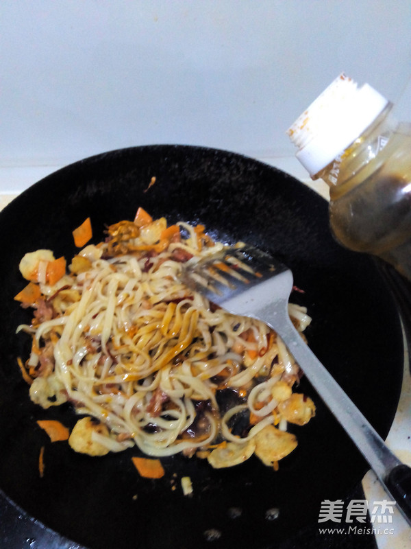 Fried Noodles with Cordyceps Chicken and Fish Balls recipe