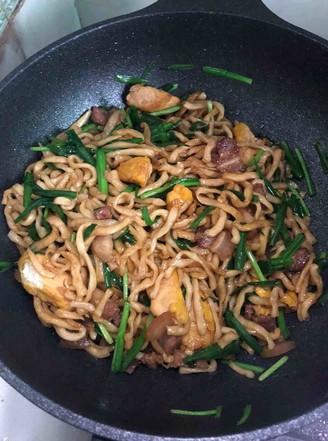 Stir-fried Noodles with Pork Belly and Dried Leek recipe