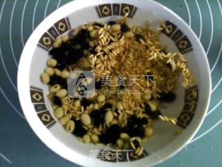 Red Dates, Oats, Two Beans, Soy Milk recipe