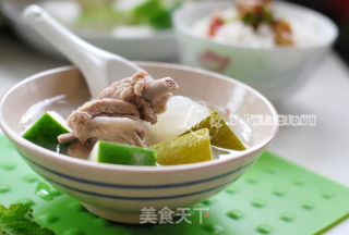 A Refreshing, Nutritious and Calcium-supplementing Soup for The Majority of College Entrance Examination Candidates-[skinned Winter Melon Spare Ribs Soup] recipe