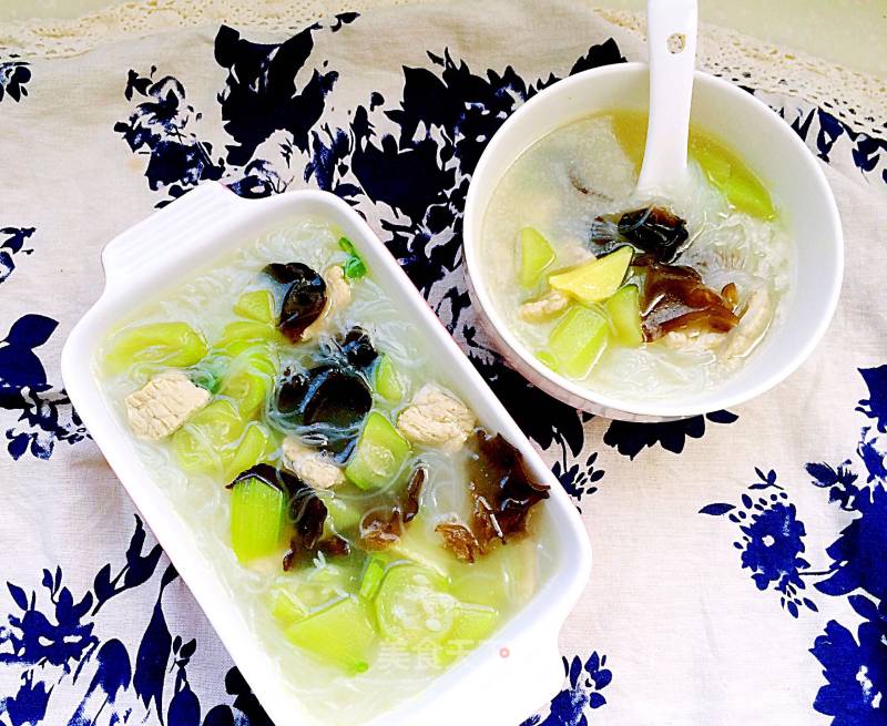 Loofah and Fungus Vermicelli Soup recipe