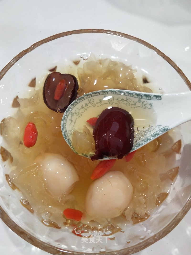 Stewed Red Dates and White Fungus with Quail Eggs and Snow Lotus Seeds