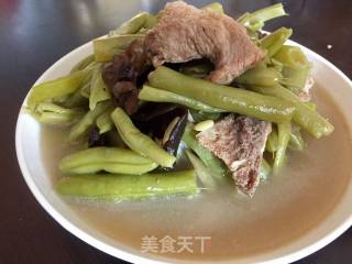 Winter Braised Dragon Sprout Bean Black Fungus Stewed Fan Bone recipe