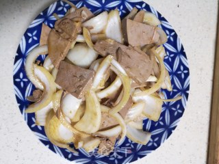 Three Minutes Onion Mixed with Pork Liver recipe