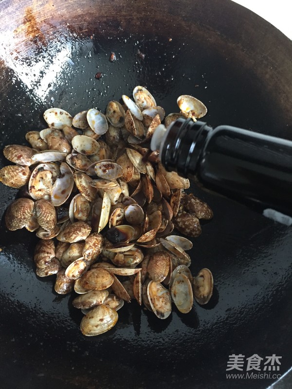 Stir-fried Clams with Shiitake Sauce recipe