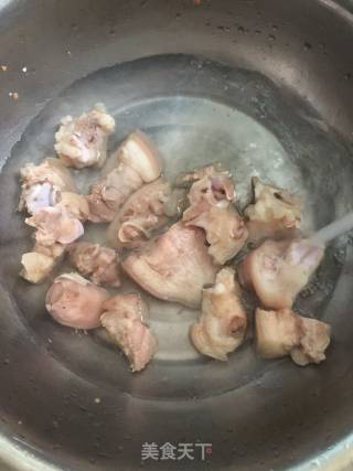 Braised Pork Knuckles with Peanuts recipe