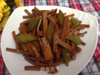 Celery Mixed with Spiced Dried Beans recipe