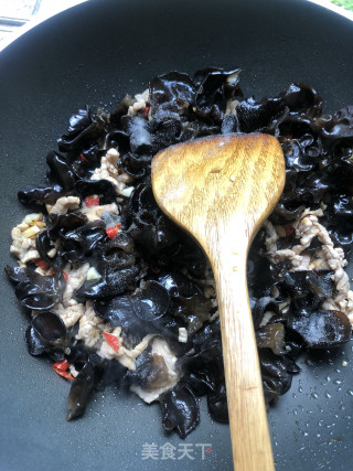 Stir-fried Shredded Pork with Cloud Ears recipe