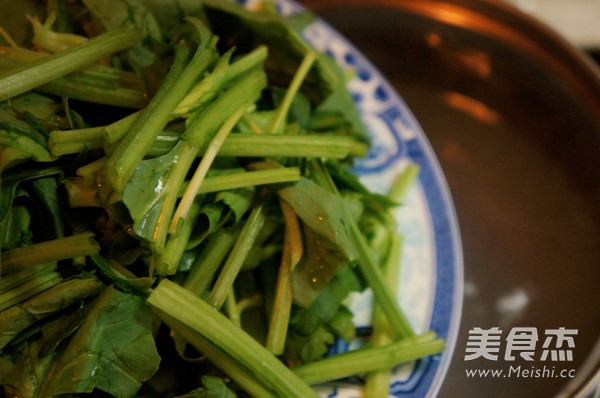 Salad with Mussels and Spinach recipe