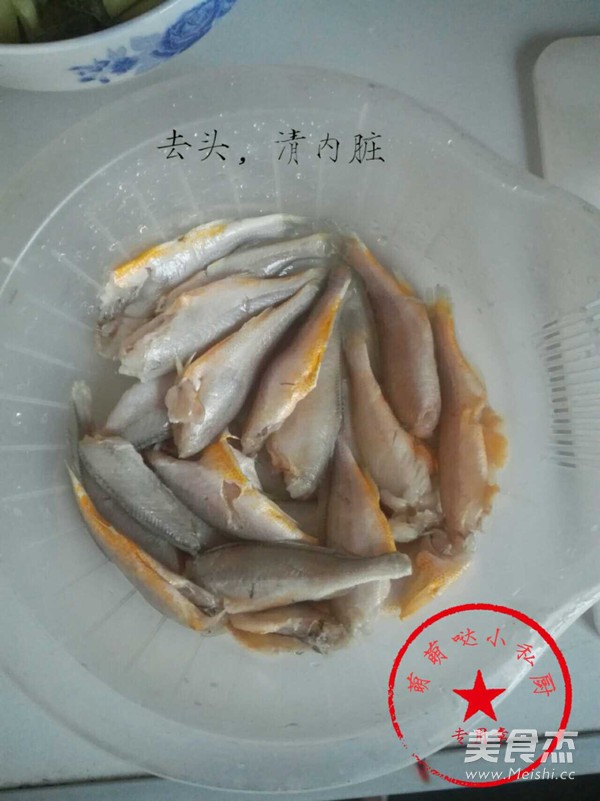 Fried Small Yellow Croaker recipe